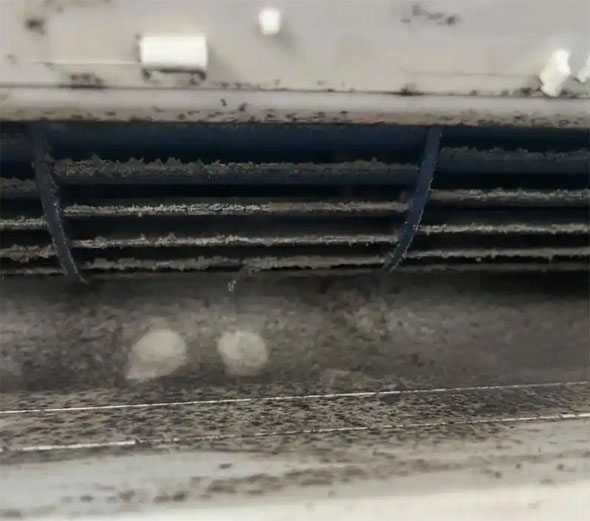 新密空调吹的风有股烧焦味是怎么回事